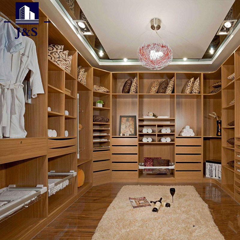 Elegant moderne innebygd skap Walk in Closet