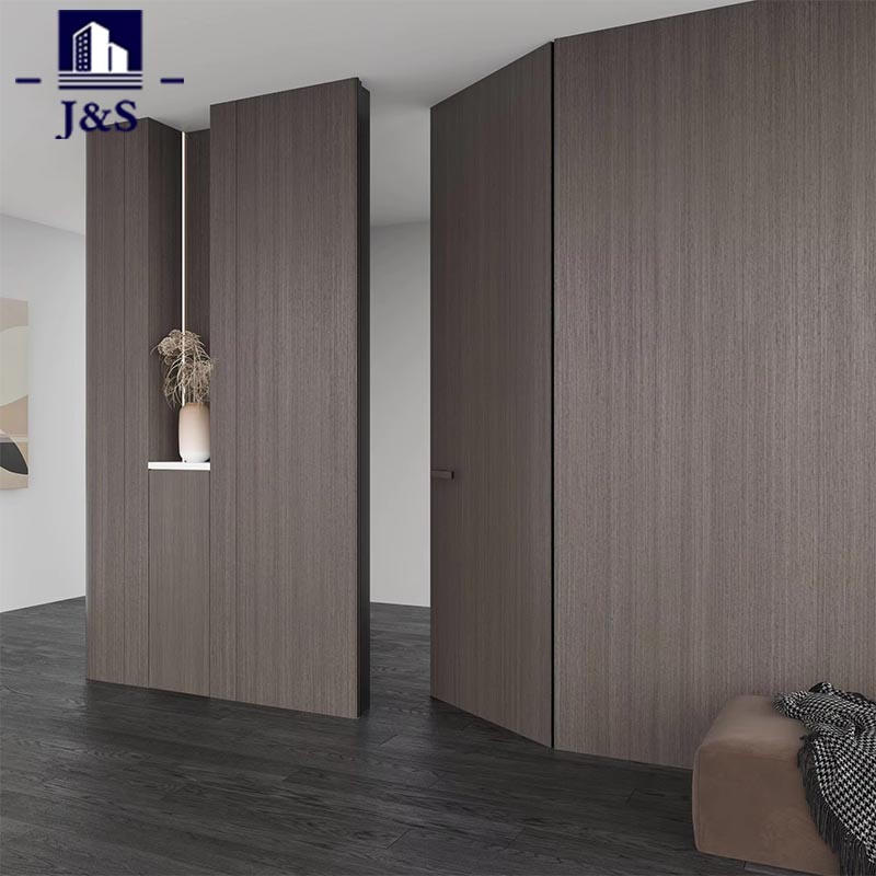 Hele huset tilpasset skjult dør